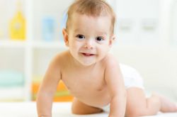 你知道吗 这些大动作代表宝宝发育缓慢