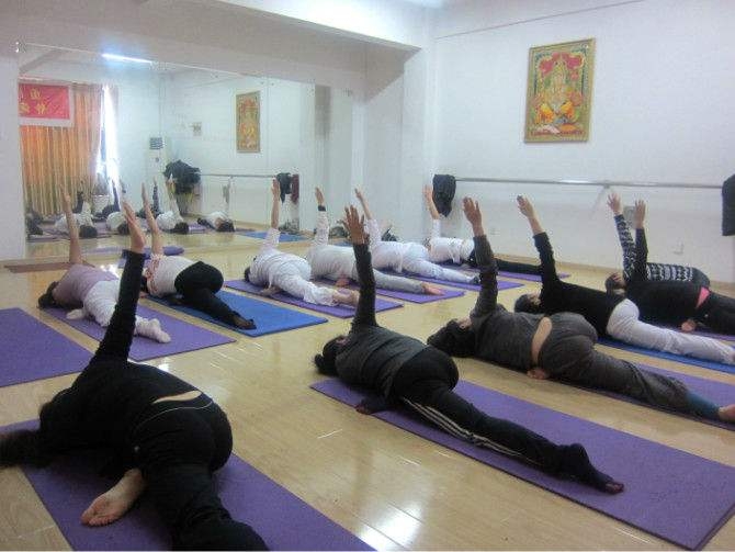 瑜珈教练培训，应具备什么样的资格？