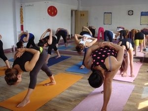 瑜珈教练培训，应具备什么样的资格？