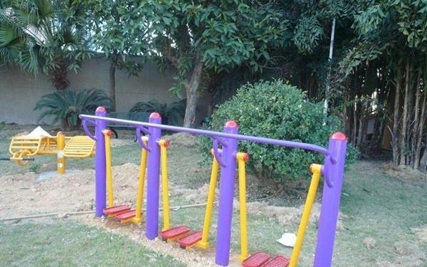 小区健身器材，起到健身减肥的作用！
