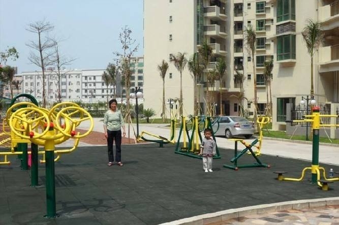 小区健身器材，起到健身减肥的作用！