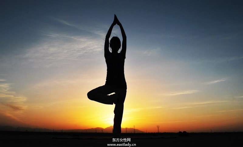 睡前该如何瘦腹 几个瑜伽动作让你快速瘦腹