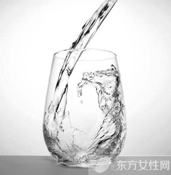 喝水减肥法最佳时间表 不用节食也能瘦出好身材