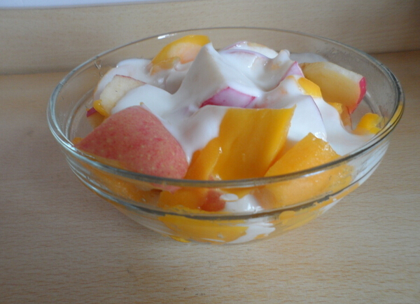 经期减肥法 水果沙拉促进肠胃