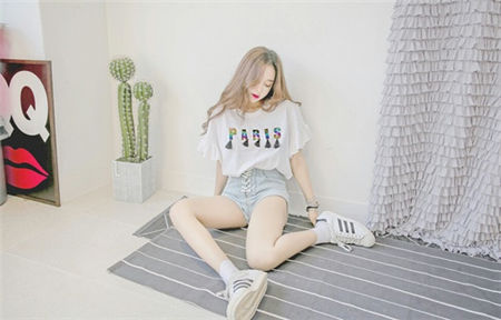 别再羡慕细长美女了 三招练出修长美腿