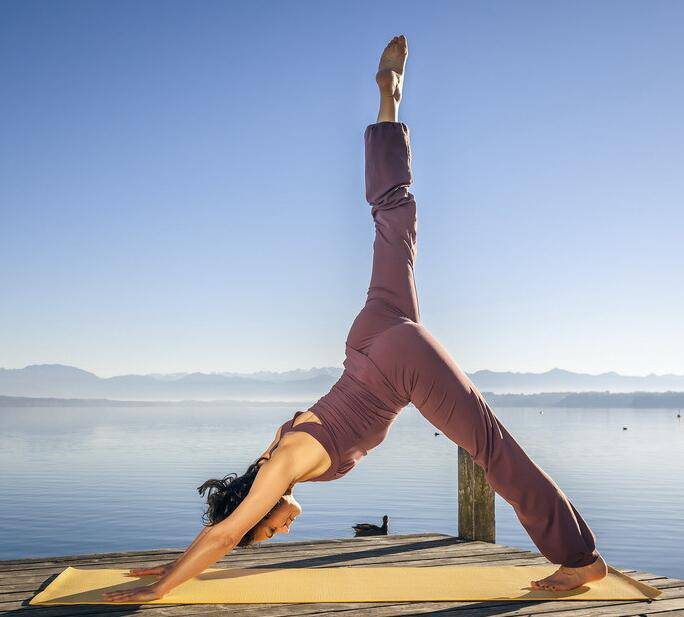 四个瑜伽动作帮你瘦肚子 产后也能做哦