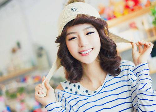 三款快速瘦脸按摩操 塑造精致小V脸