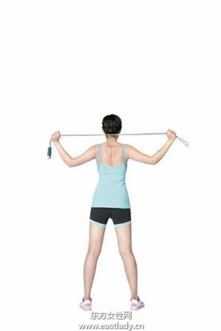 想当背影杀手 4步骤跳绳操消虎背