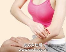 中医按摩消除粗胖手臂