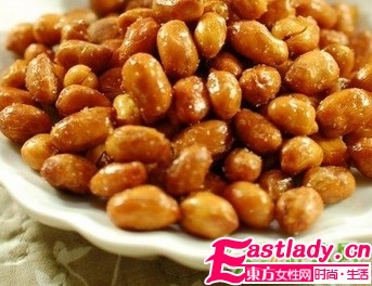 巧用花生米快速丰胸