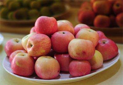 吃苹果有什么好处，减肥助消化！