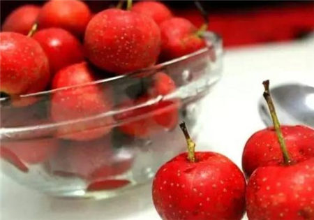 减肥先排宿便 山楂助你刮油