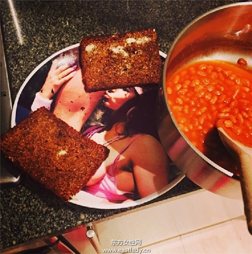 原来小天后的腹肌是这样来的 艾丽高登的塑身秘诀