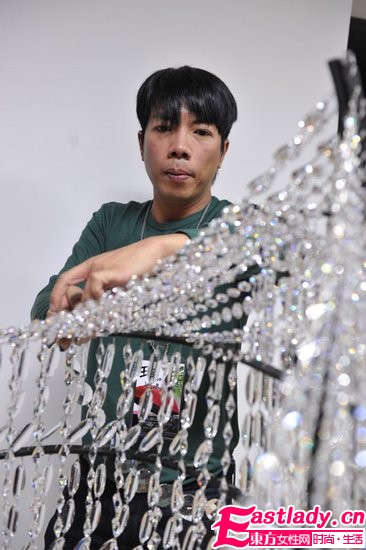 天后王菲开个唱 万颗璀璨施华洛世奇元素打造绝美华服