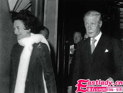 温莎公爵夫人珠宝拍卖会    最 字当头创纪录