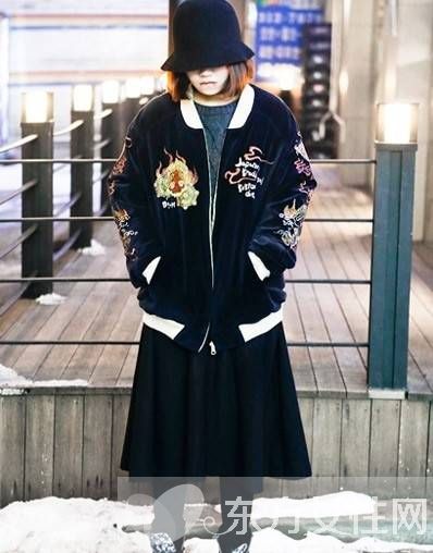 日韩时尚冬季街拍秀 复古风呢大衣让你养眼十足