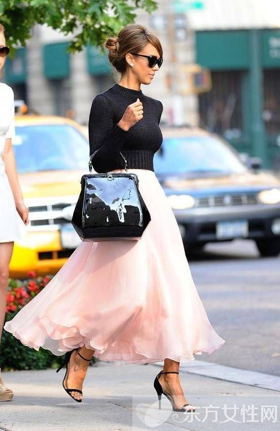 这个春天 少哪件单品都不能少圆领针织衫