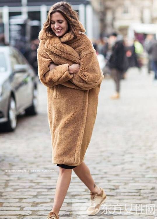 驼色大衣搭配图片推荐 时尚优雅的潮流典范