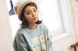 春季长衫妙搭短裙 打造新式韩范超酷装扮