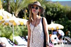 蕾丝连衣裙性感穿搭 不但凉爽舒适还百分百女人味