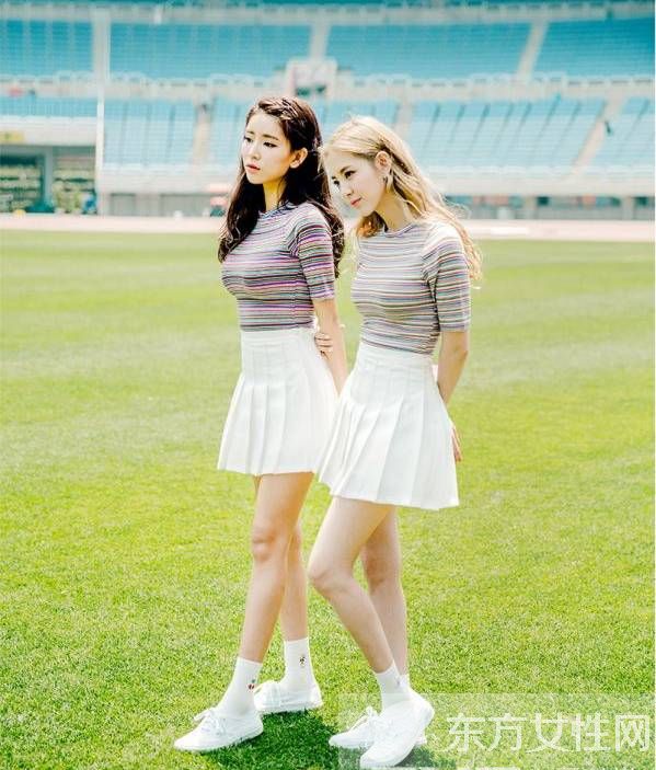 彩色条纹上衣怎么搭配 巧妙穿法彰显青春范儿