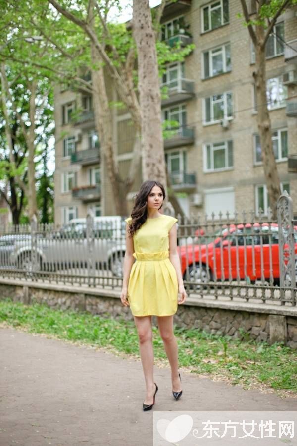 冰淇淋色系欧美风时尚搭配 让人想不回头都不行