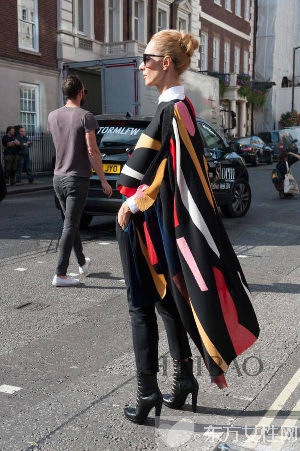 披肩外套的穿搭方法推荐 温暖舒适的最佳选择