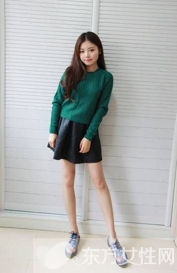 秋季女生半身裙搭配 尽显复古时尚风
