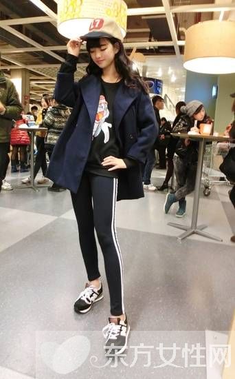 深色系毛呢大衣穿搭经 时尚造型随便凹