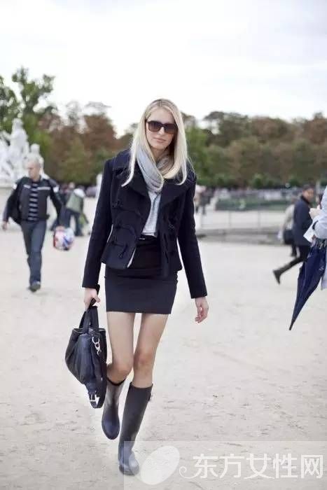 过膝靴搭配显高挑 瞬间穿出女王范儿