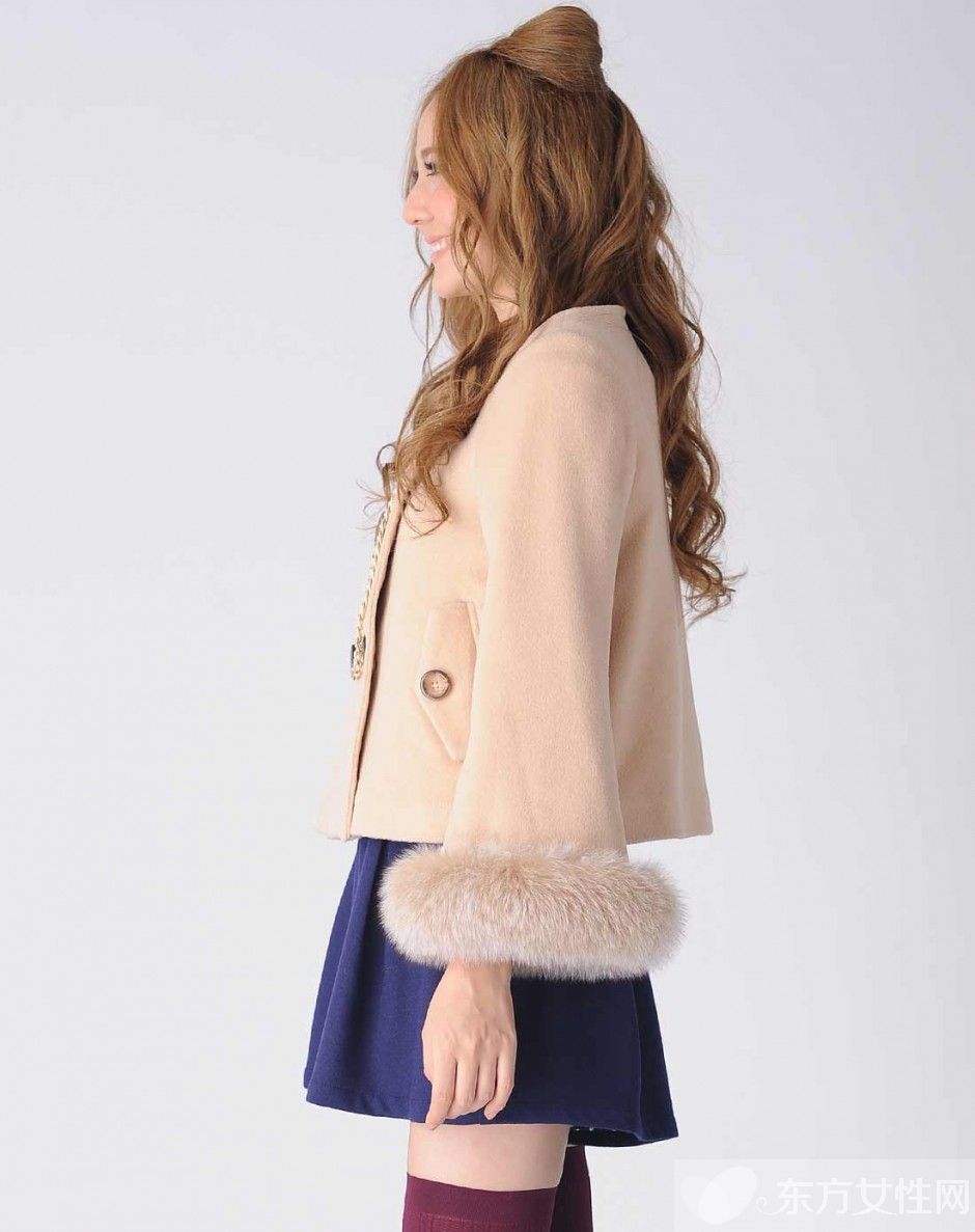 冬季毛呢短外套搭长筒靴 让你显高又显瘦