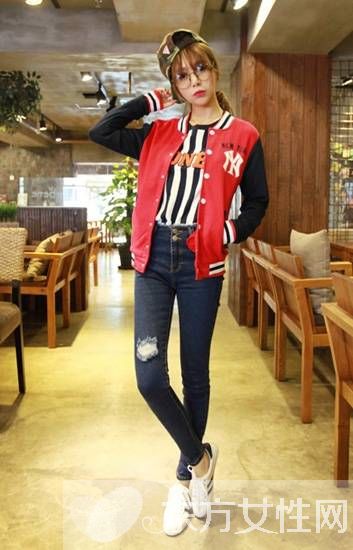 显瘦必备神器 这样搭条纹衫时尚又不失个性