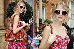 复古碎花连衣裙这么穿 不止复古还甜美