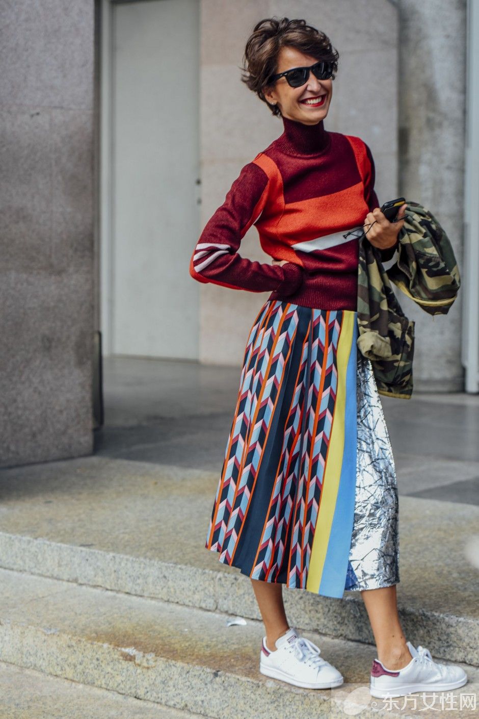 只要你的高领毛衣跟着这样穿 一定变得很时髦