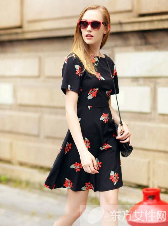 夏日超甜美搭 印花石榴裙穿出无龄感