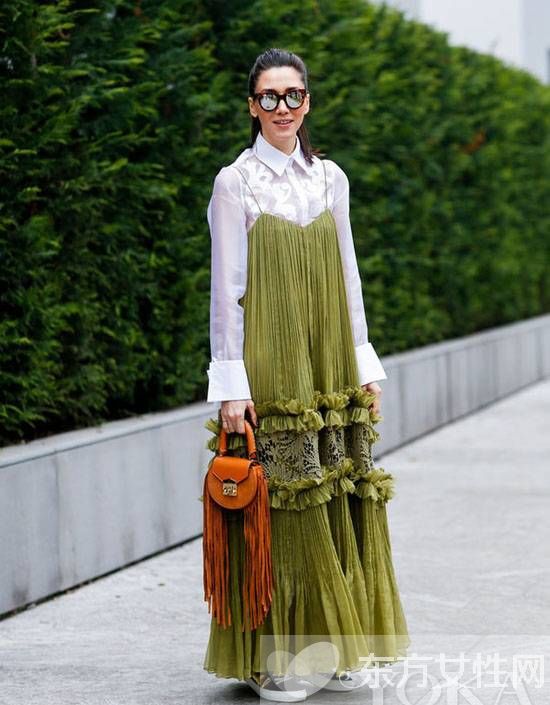 吊带裙搭配什么上衣 这么穿别有一番风味哦