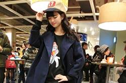 深色系毛呢大衣穿搭经 时尚造型随便凹