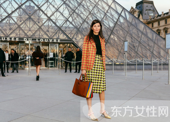 这个春天 少哪件单品都不能少圆领针织衫