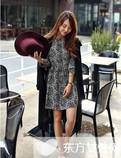 春季服装魅力穿搭 风衣+裙子轻松秀出美翻天气质