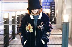 日韩时尚冬季街拍秀 复古风呢大衣让你养眼十足