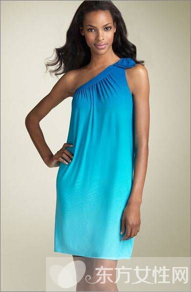 派对达人怎么能少了完美礼服 这么穿一定会成为焦点