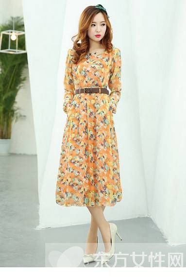 四款让你难以抗拒的碎花裙 轻松穿出一身的清凉感