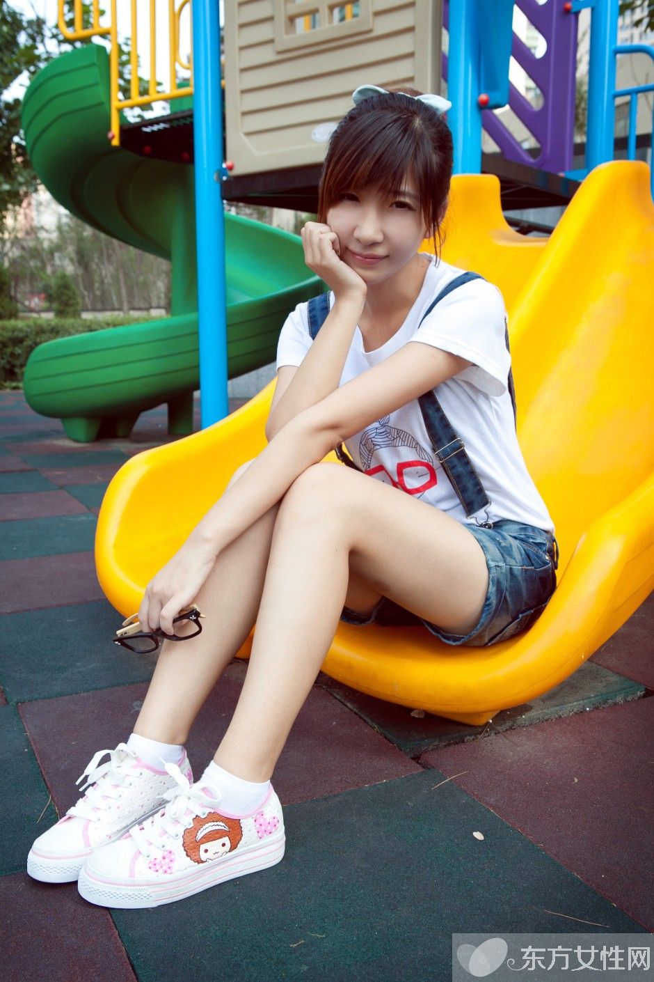 帆布鞋搭配什么裤子好看 这样搭配既时尚又个性