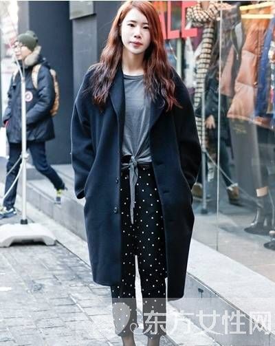 日韩时尚冬季街拍秀 复古风呢大衣让你养眼十足