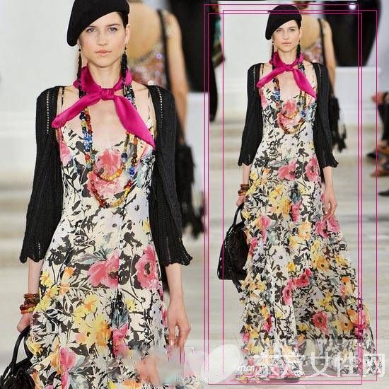 印花长裙怎么搭配更好看 优雅气质就是这么来的