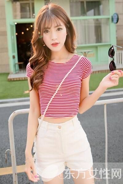 白色短裤搭配什么上衣好看 最清爽白色短裤搭配大收集