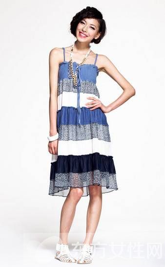 抹胸裙配什么外套好看 这样穿也别有一番风味哦