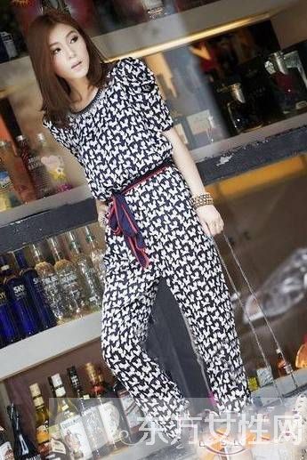 时尚复古风最潮搭配 街拍达人都爱这么穿哦