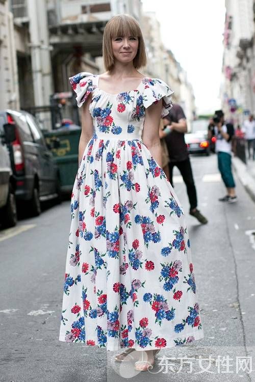 印花长裙这么搭配鞋子 想不美都难