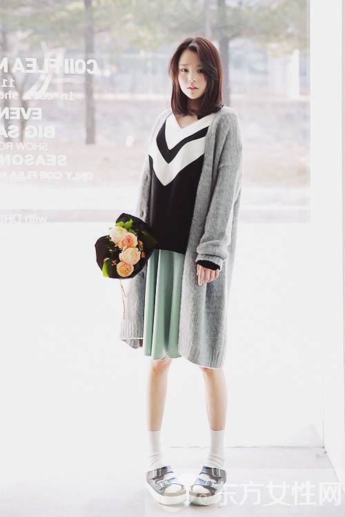 韩版长款针织开衫搭配 搭对了秒变韩系萌妹